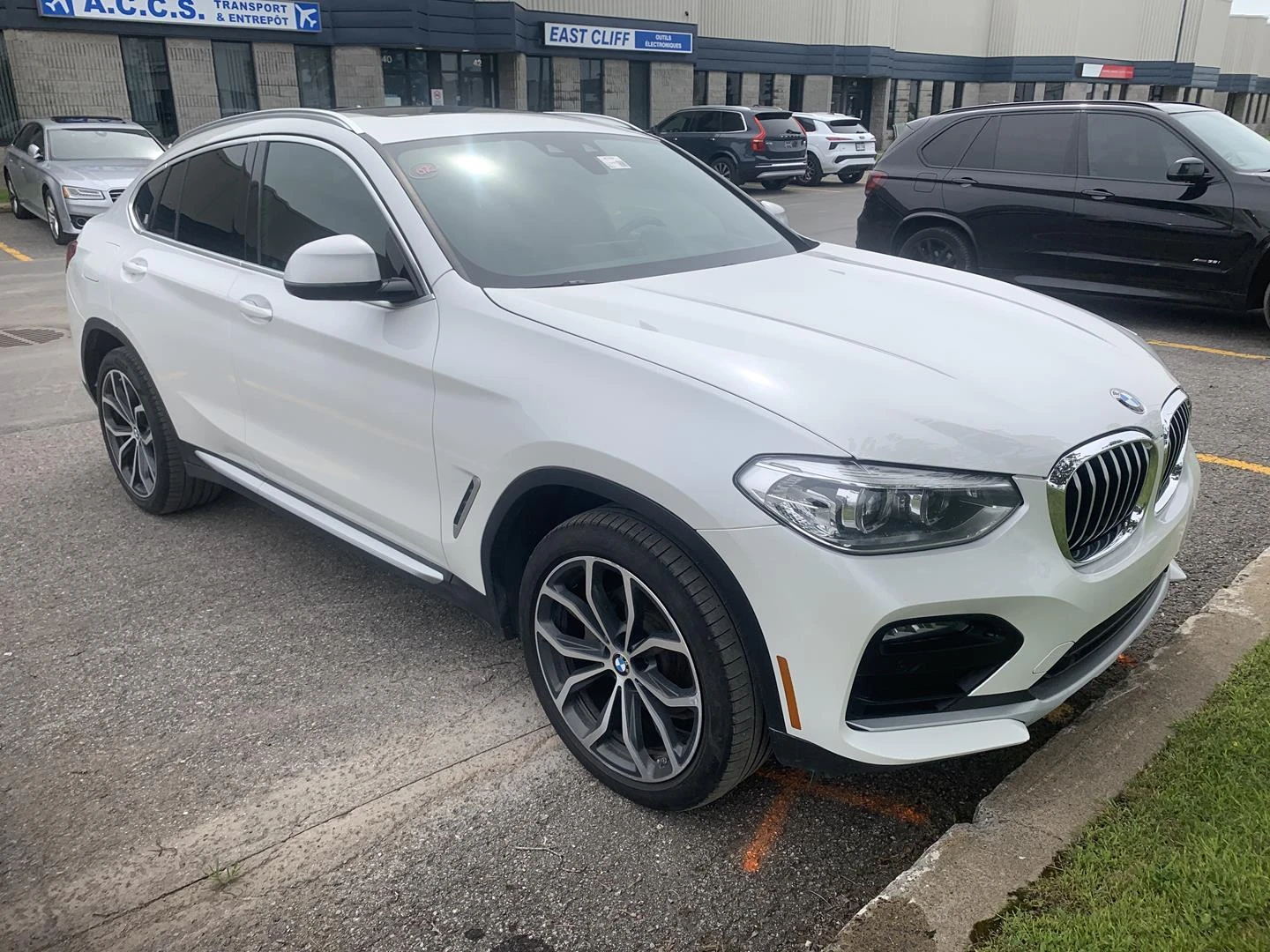 BMW X4 Панорама* Ambient* HUD* Подгрев* Очакван внос, снимка 3 - Автомобили и джипове - 55820890