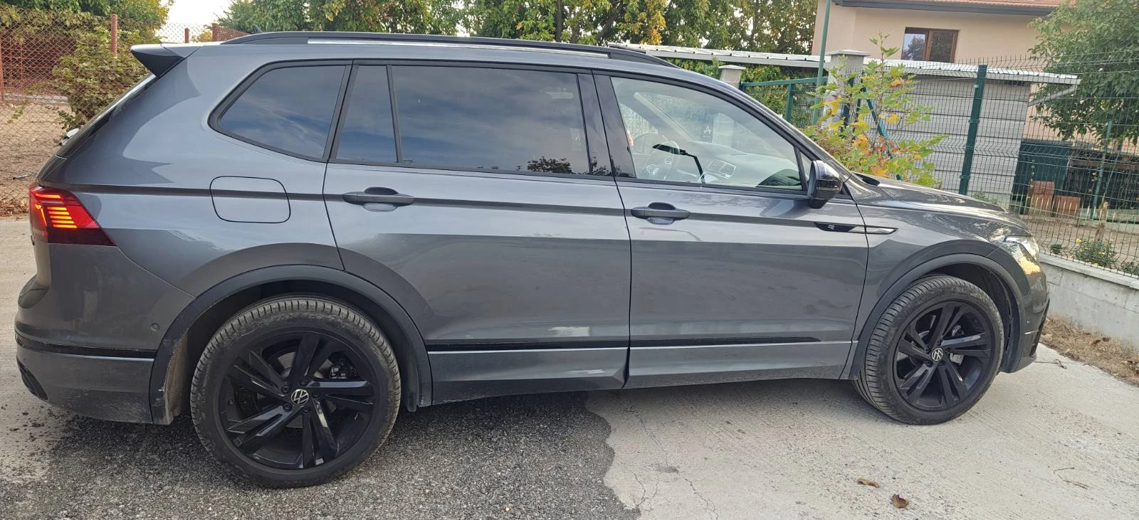 VW Tiguan, снимка 9 - Автомобили и джипове - 56381923
