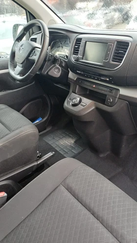 Opel Vivaro Aвтоматик 8места ЛИЗИНГ, снимка 10 - Бусове и автобуси - 53514236