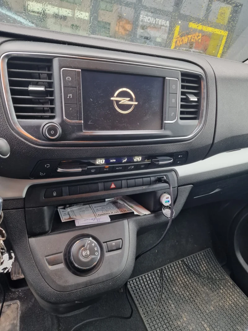 Opel Vivaro Aвтоматик 8места, снимка 4 - Бусове и автобуси - 53514236