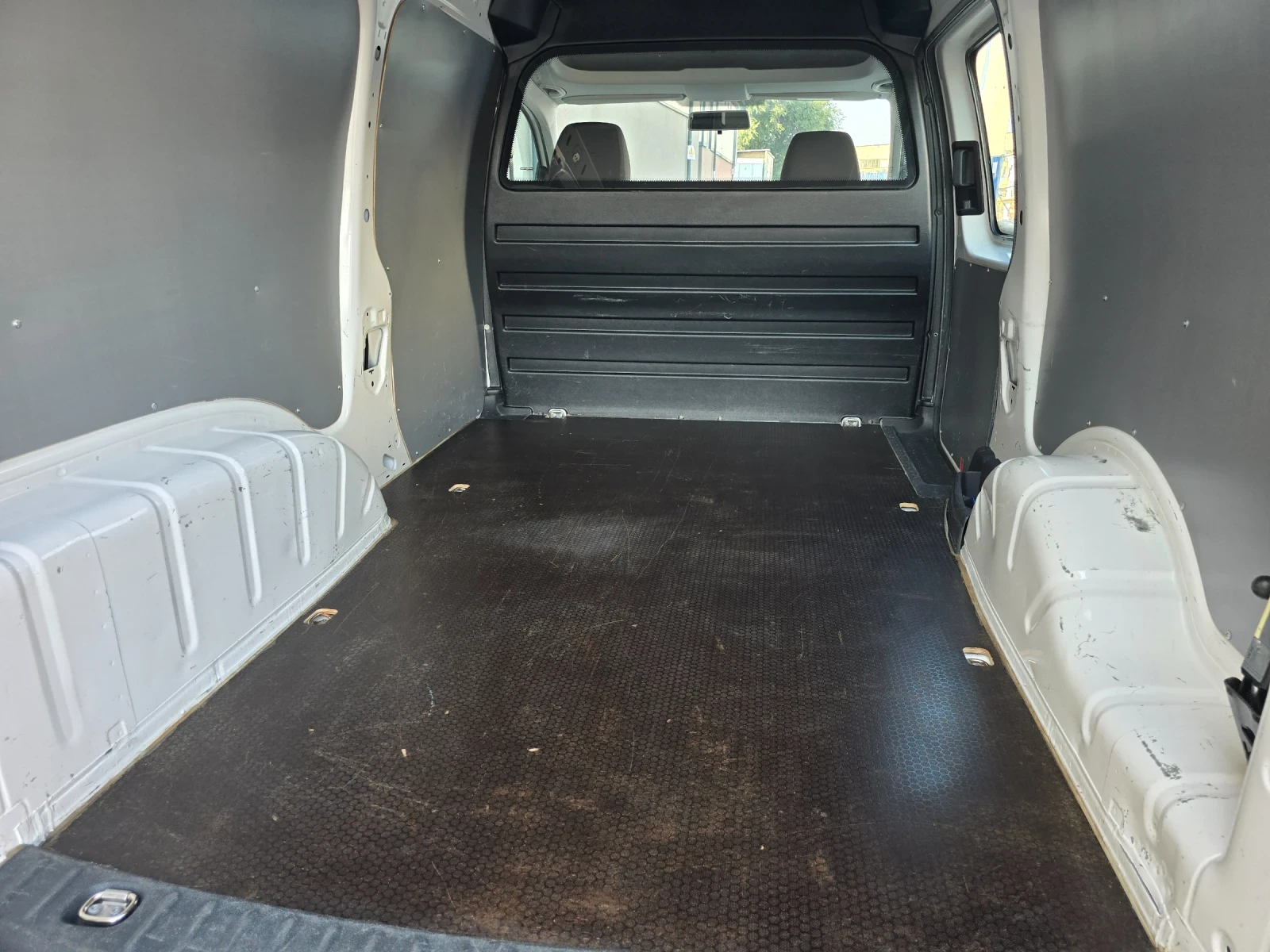 VW Caddy 1.6 TDI L2H1 BMT Maxi, снимка 8 - Бусове и автобуси - 55335412