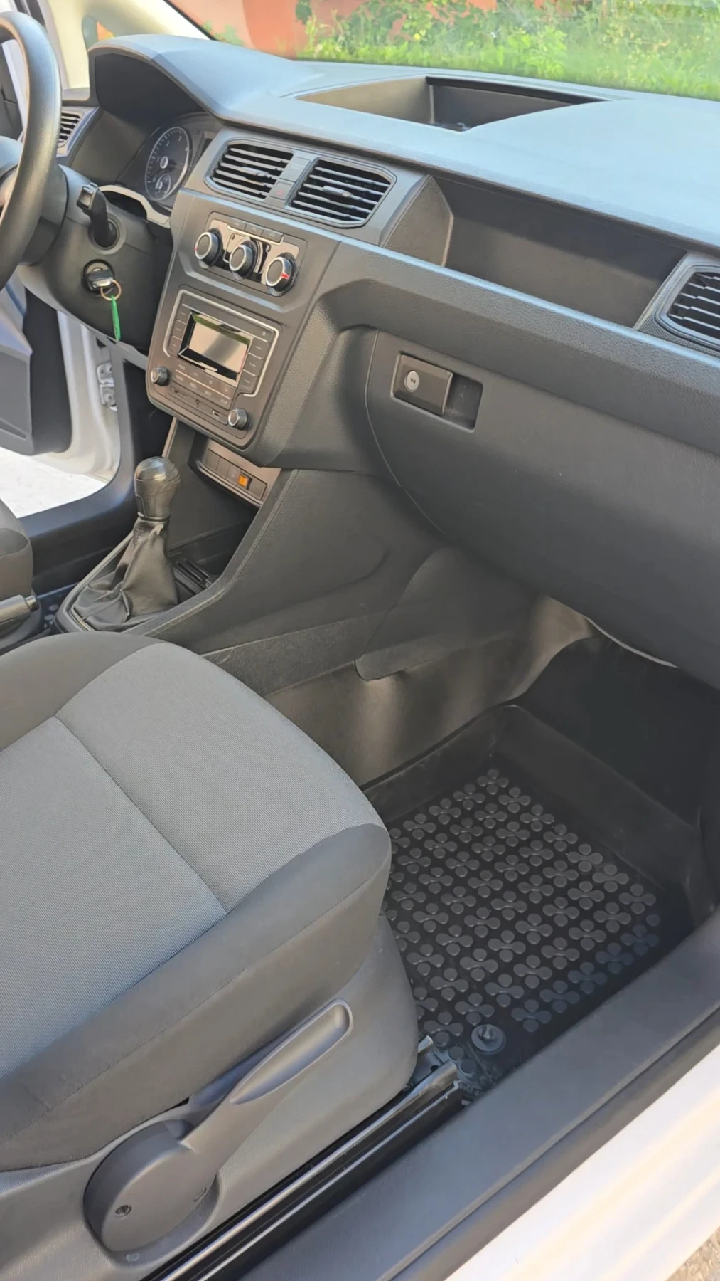 VW Caddy 1.6 TDI L2H1 BMT Maxi, снимка 7 - Бусове и автобуси - 55335412