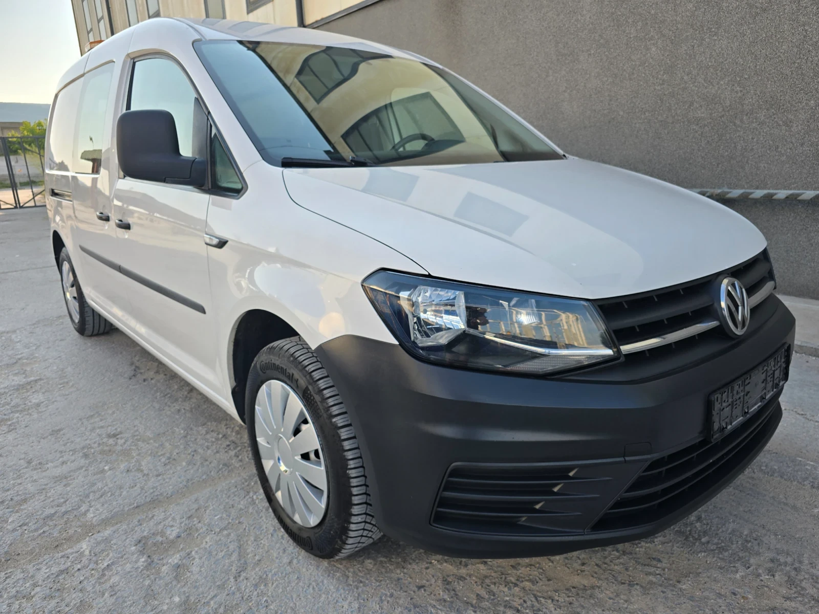 VW Caddy 1.6 TDI L2H1 BMT Maxi, снимка 2 - Бусове и автобуси - 55335412
