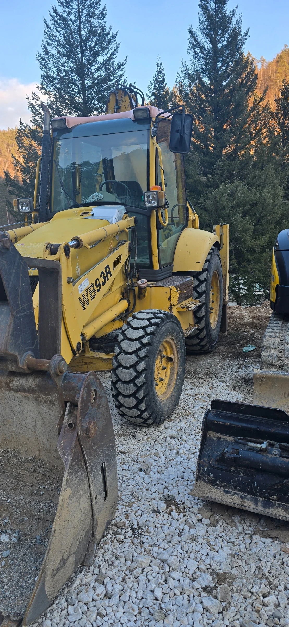 Багер Komatsu Wb93r2 - изображение 2