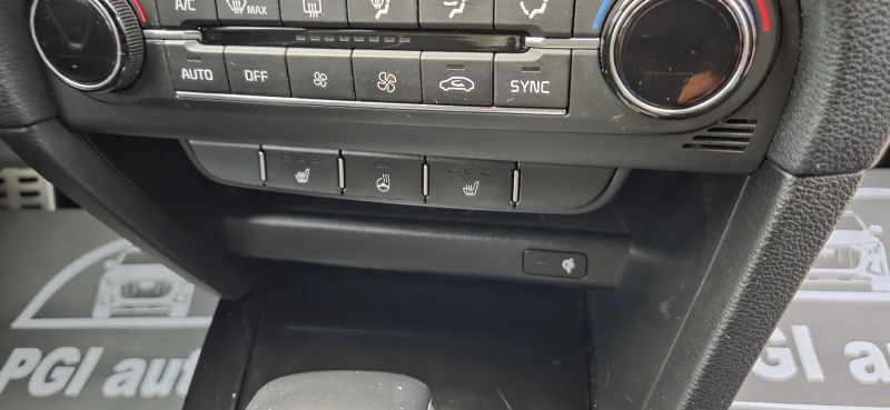 Kia Ceed 1.6CRDI /136кс/Автоматик/GTline Edition/Топ/Евро6D, снимка 14 - Автомобили и джипове - 48773810