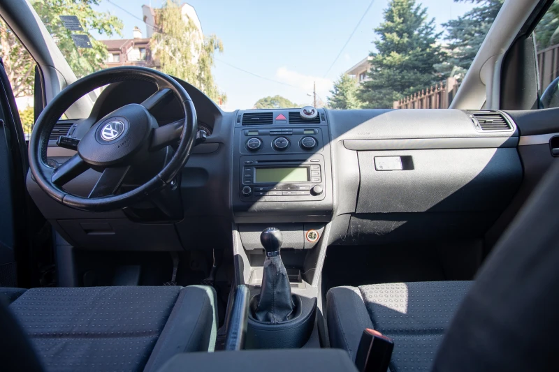 VW Touran 1.9 TDI, снимка 2 - Автомобили и джипове - 52908377