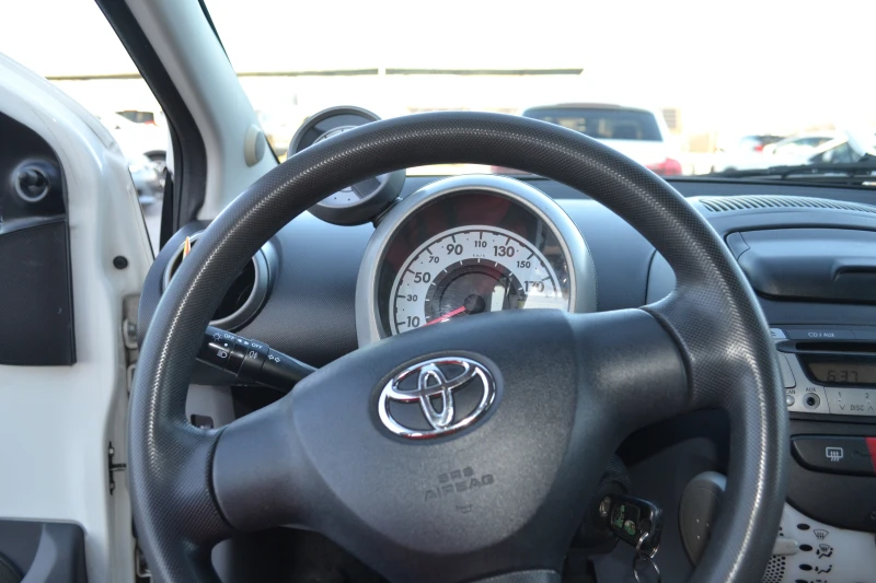 Toyota Aygo 1.0I-AVTOMAT, снимка 10 - Автомобили и джипове - 52803017