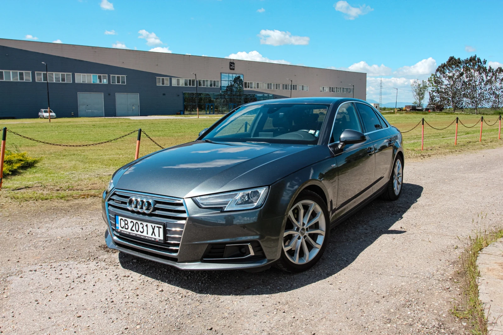 Audi A4 B9 2.0 TDI Quattro S Line Напълно обслужена  - изображение 2