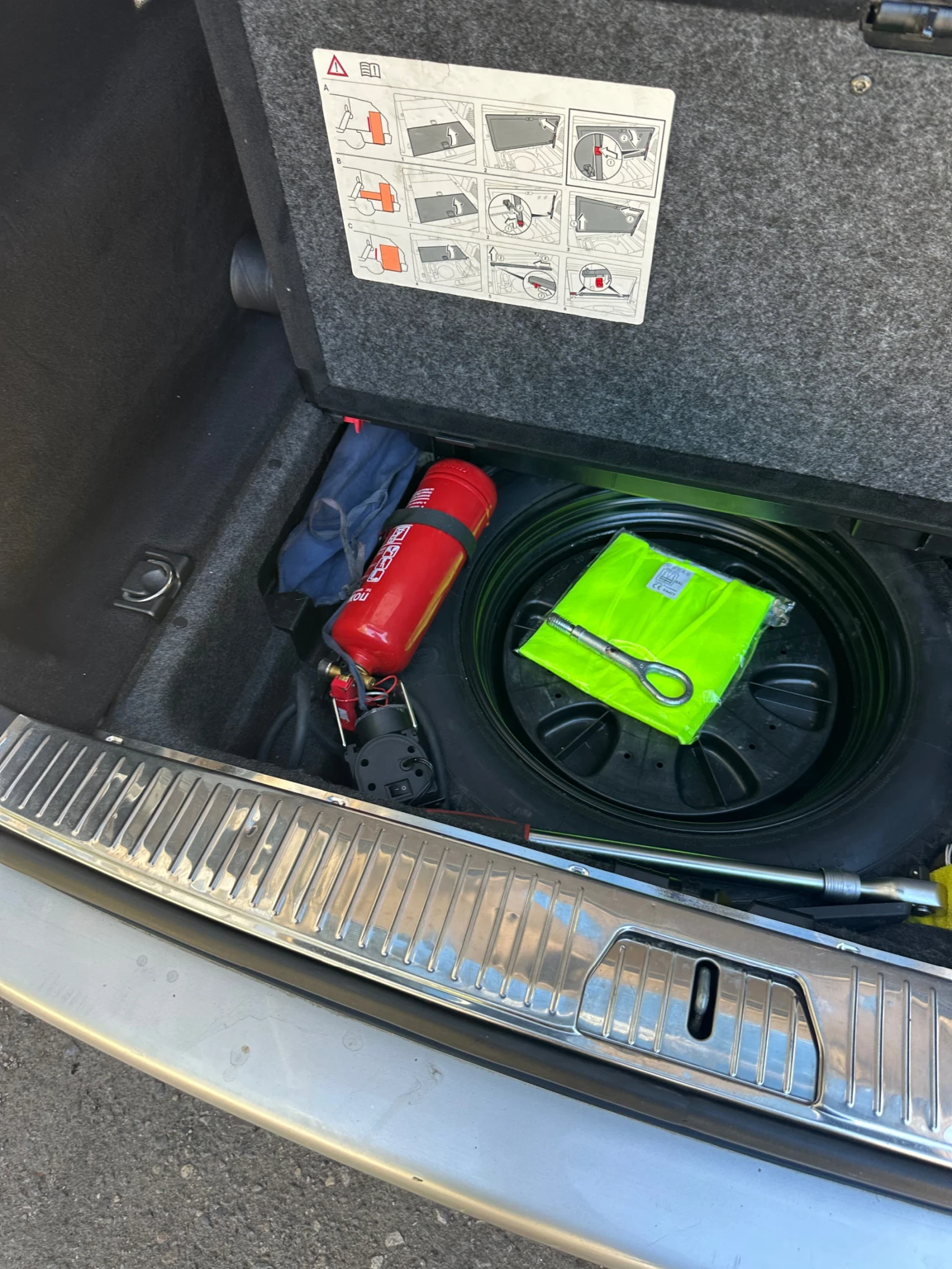 Mercedes-Benz E 320  - изображение 9