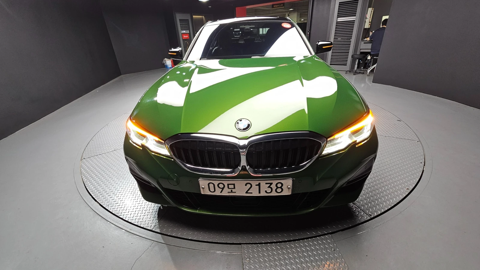 BMW 320 d M-Sport* DISTRONIC* HARMAN KARDON* 360* HEAD-UP*, снимка 3 - Автомобили и джипове - 54585755