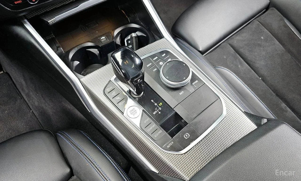 BMW 320 d M-Sport* DISTRONIC* HARMAN KARDON* 360* HEAD-UP*, снимка 16 - Автомобили и джипове - 54585755