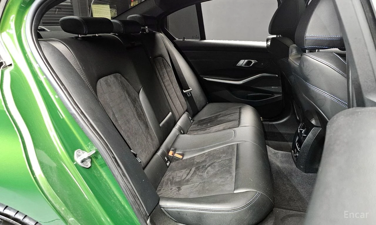 BMW 320 d M-Sport* DISTRONIC* HARMAN KARDON* 360* HEAD-UP*, снимка 17 - Автомобили и джипове - 54585755