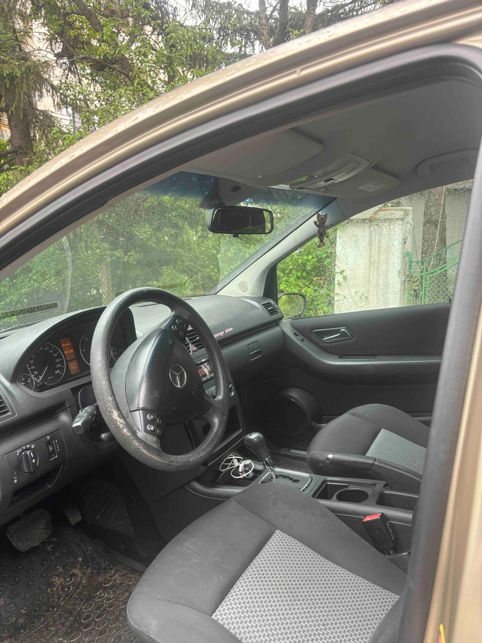 Mercedes-Benz A 180, снимка 4 - Автомобили и джипове - 54646616
