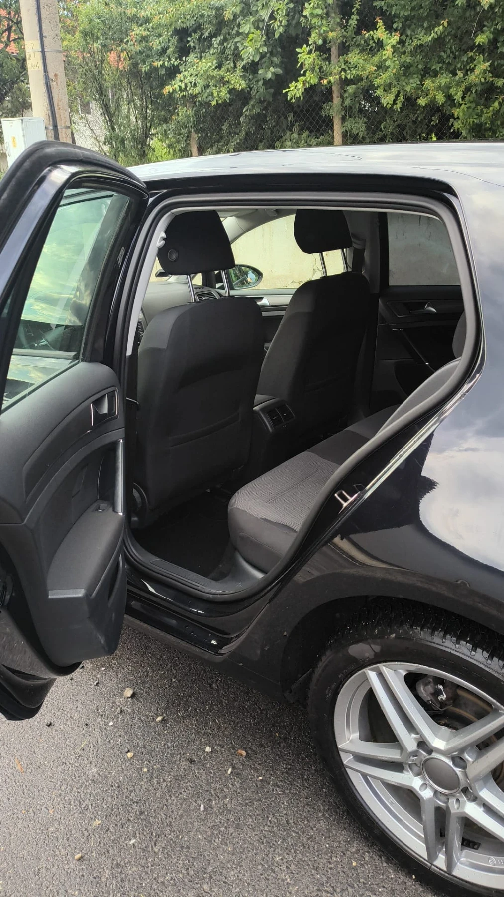 VW Golf 1.6 TDI, снимка 9 - Автомобили и джипове - 54809407