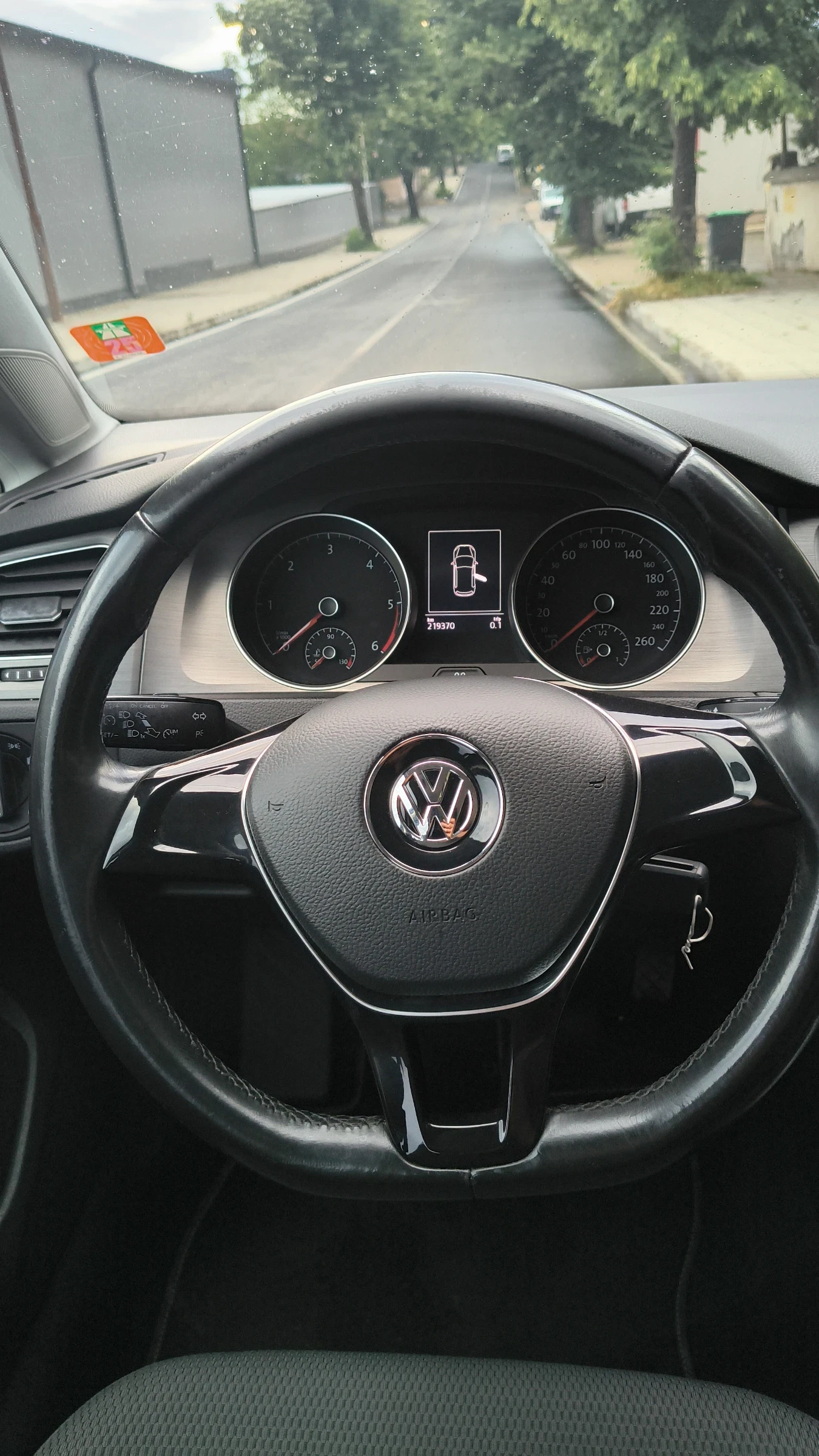 VW Golf 1.6 TDI, снимка 12 - Автомобили и джипове - 54809407