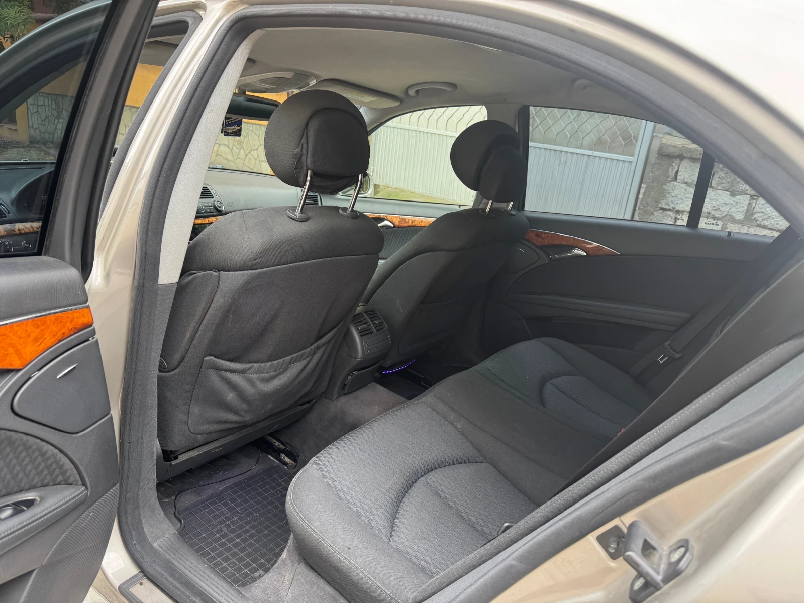 Mercedes-Benz E 280, снимка 9 - Автомобили и джипове - 54901034