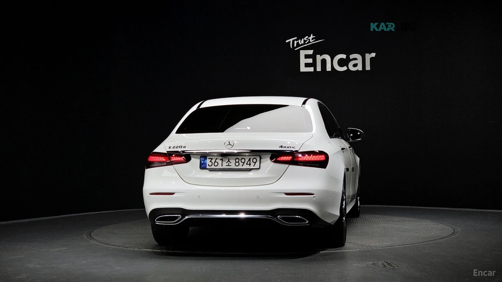 Mercedes-Benz E 220 D 4MATIC AMG-Line Автокредит Цена до България, снимка 4 - Автомобили и джипове - 55190843