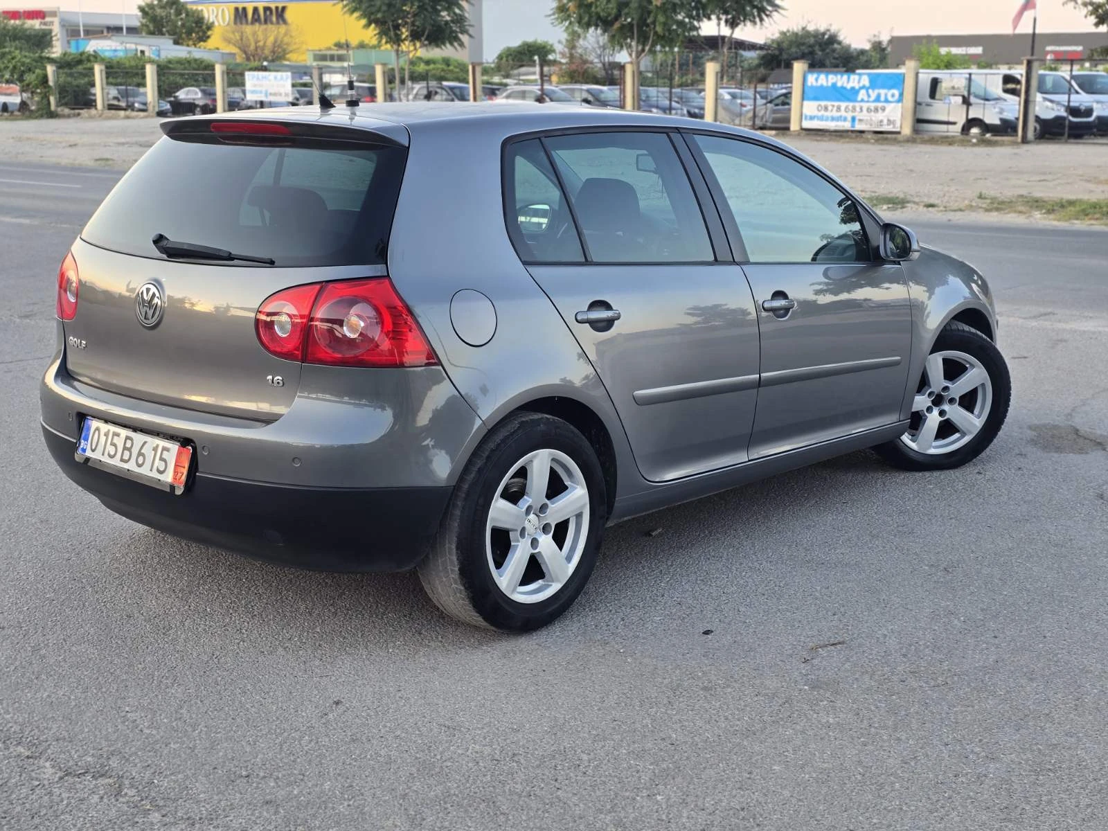 VW Golf 1.6i/102к.с., снимка 6 - Автомобили и джипове - 55704369