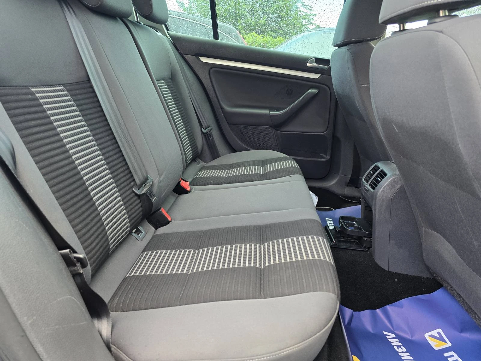 VW Golf 1.6i/102к.с., снимка 8 - Автомобили и джипове - 55704369