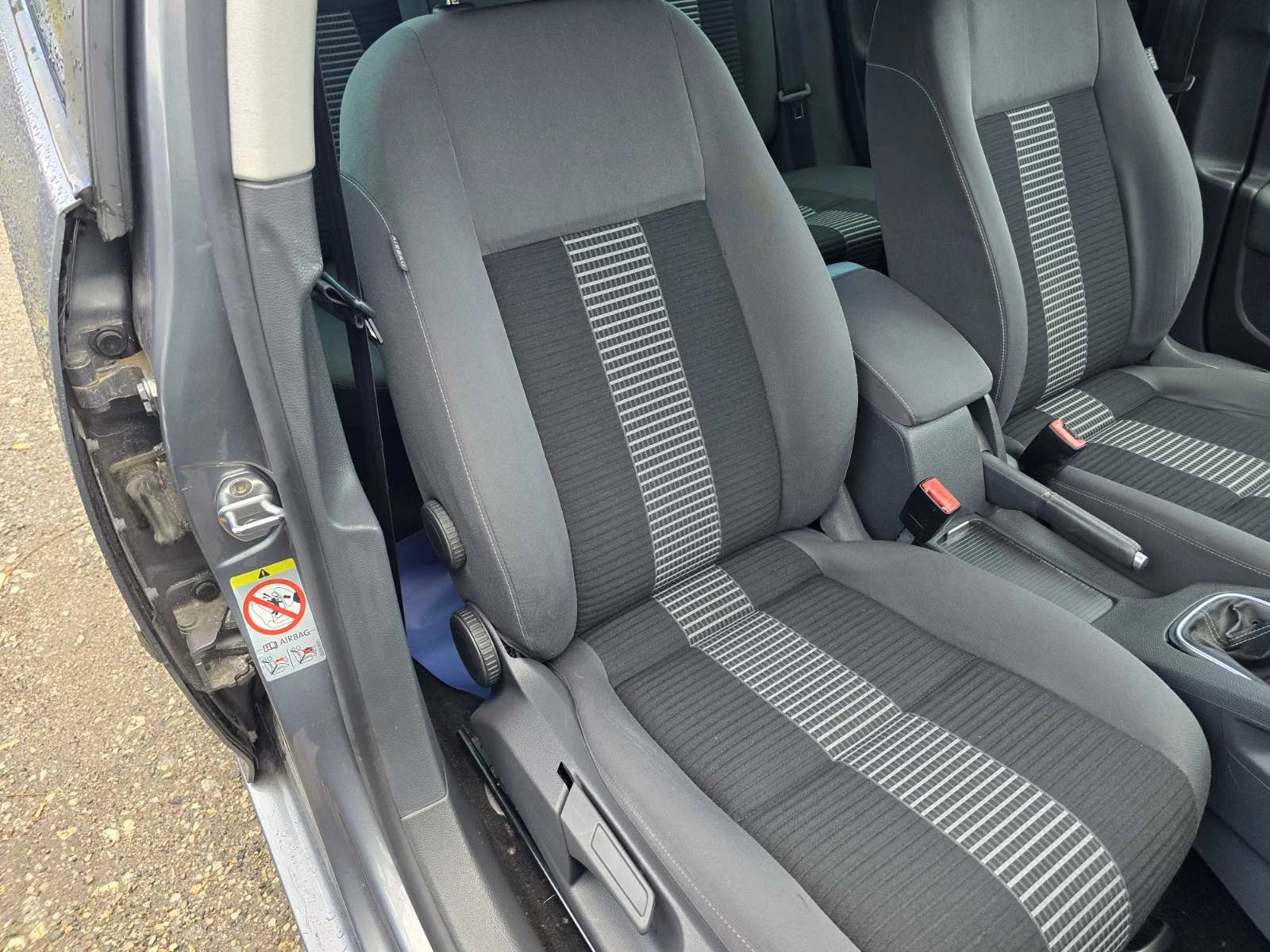 VW Golf 1.6i/102к.с., снимка 7 - Автомобили и джипове - 55704369