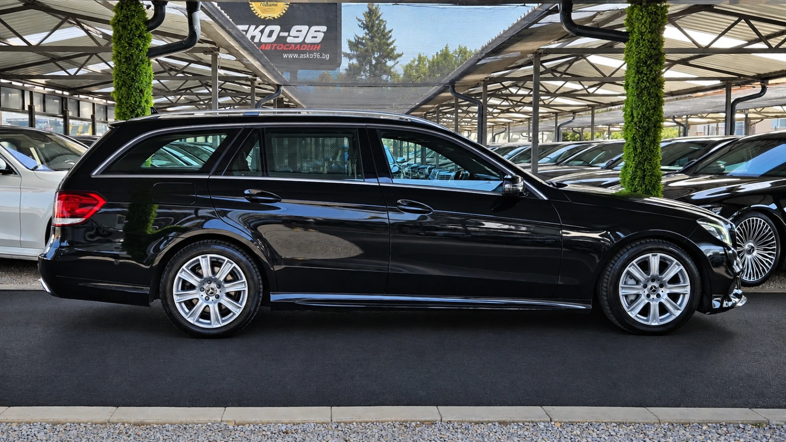Mercedes-Benz E 350 AMG/4MAT/PANO/DISTR/LINE ASYST/CAMERA/ПОДГРЕВ/ЛИЗИ, снимка 4 - Автомобили и джипове - 55751079