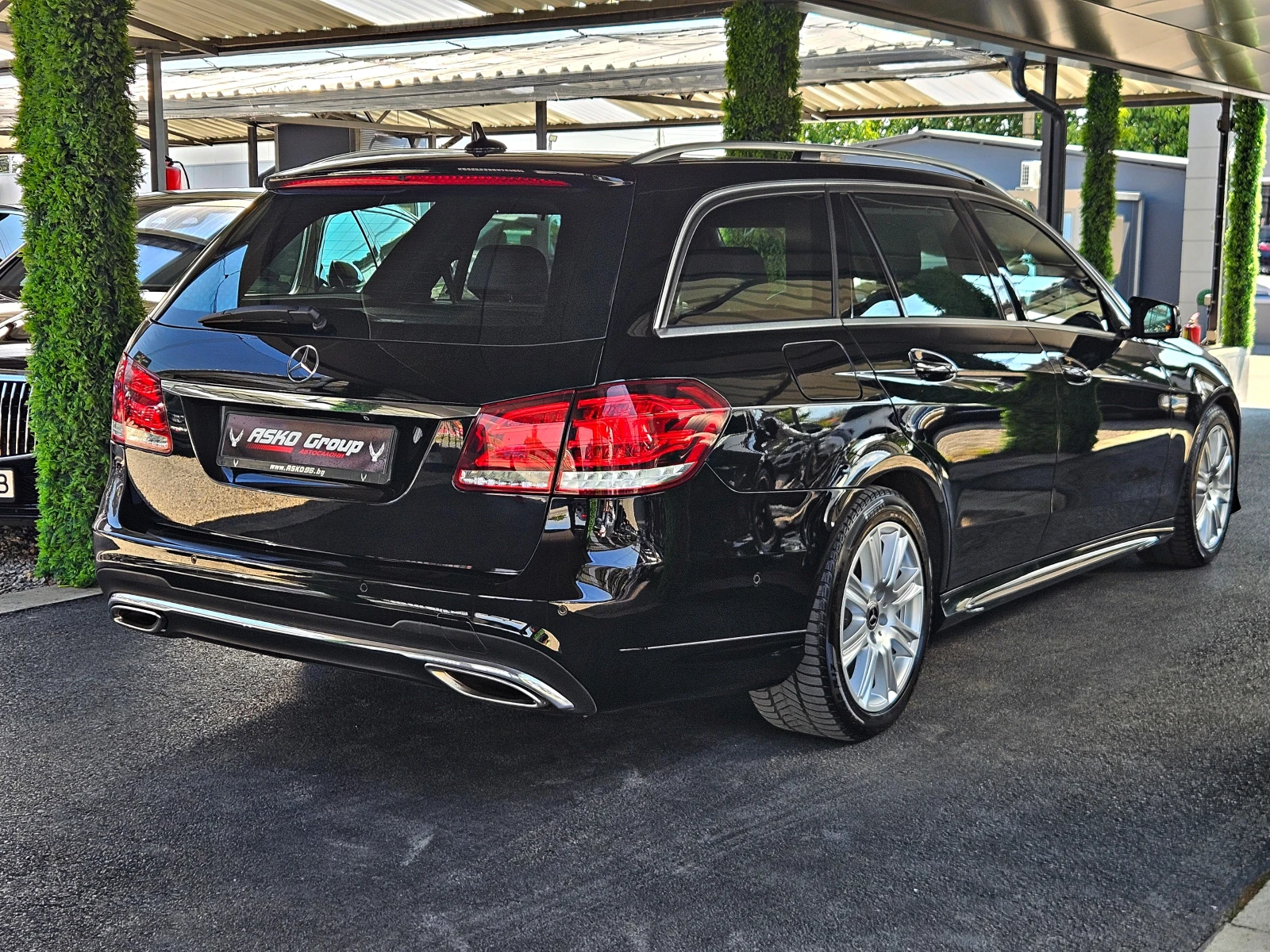 Mercedes-Benz E 350 AMG/4MAT/PANO/DISTR/LINE ASYST/CAMERA/ПОДГРЕВ/ЛИЗИ, снимка 5 - Автомобили и джипове - 55751079