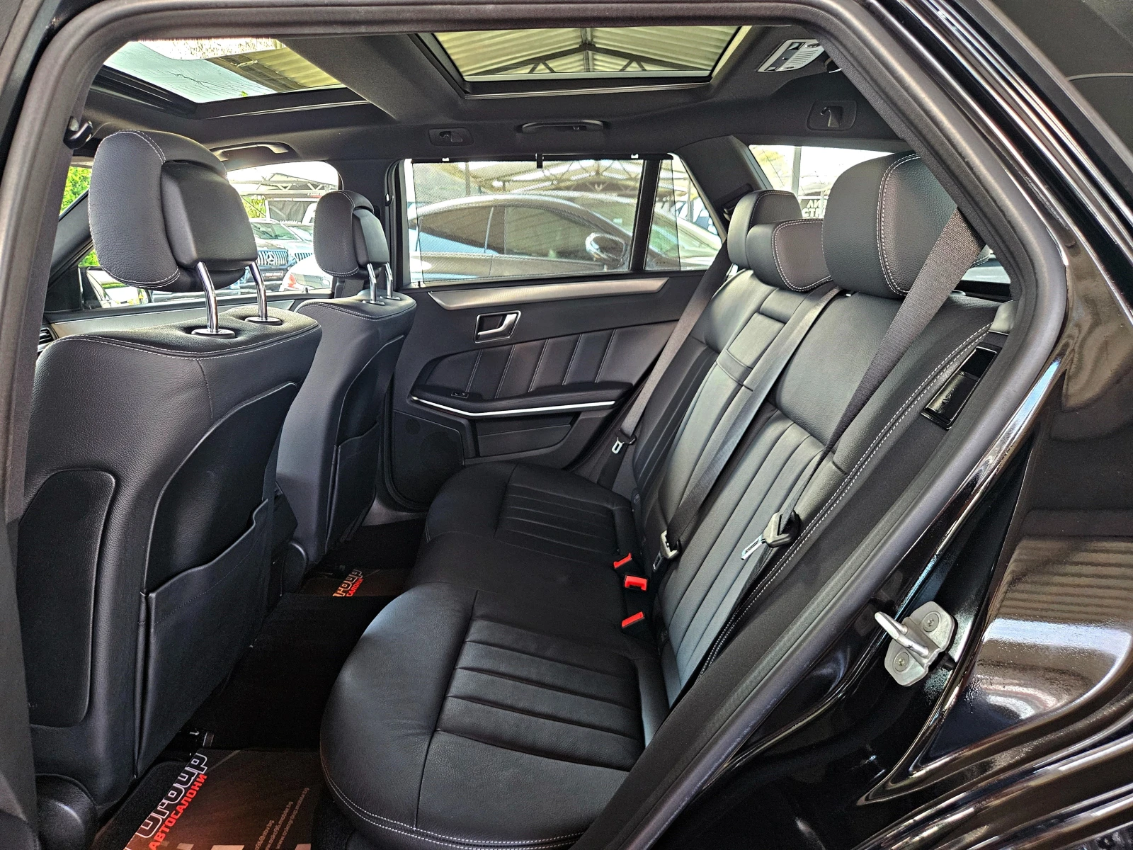 Mercedes-Benz E 350 AMG/4MAT/PANO/DISTR/LINE ASYST/CAMERA/ПОДГРЕВ/ЛИЗИ, снимка 16 - Автомобили и джипове - 55751079