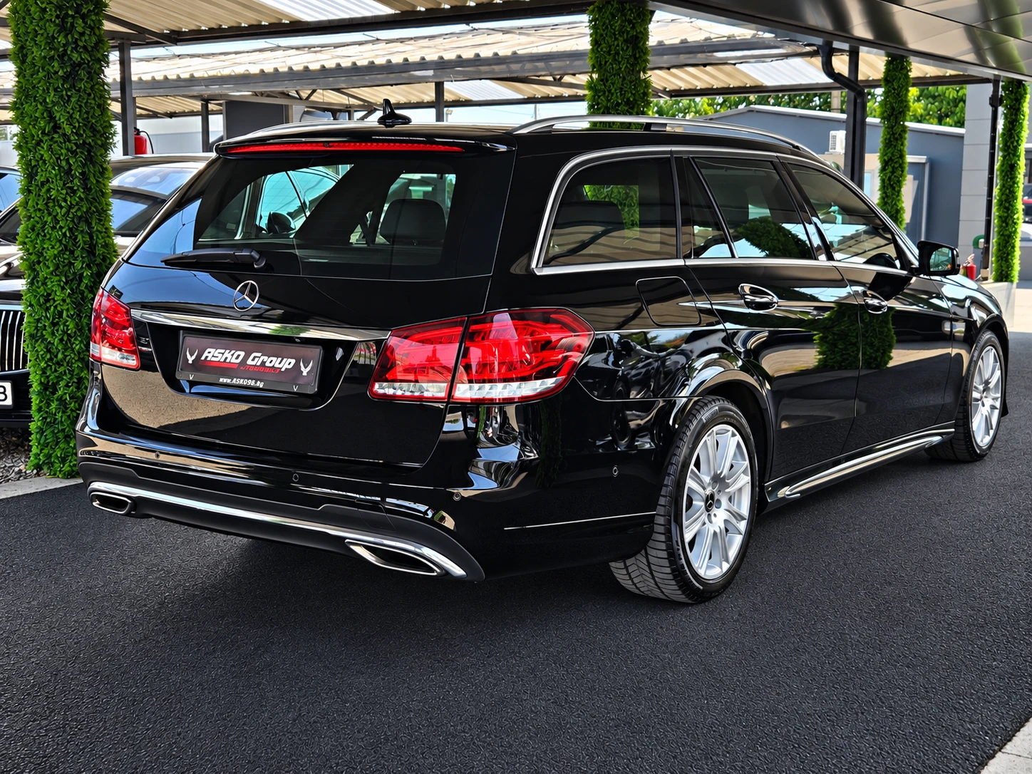 Mercedes-Benz E 350 AMG/4MAT/PANO/DISTR/LINE ASYST/CAMERA/ПОДГРЕВ/ЛИЗИ, снимка 5 - Автомобили и джипове - 55751079