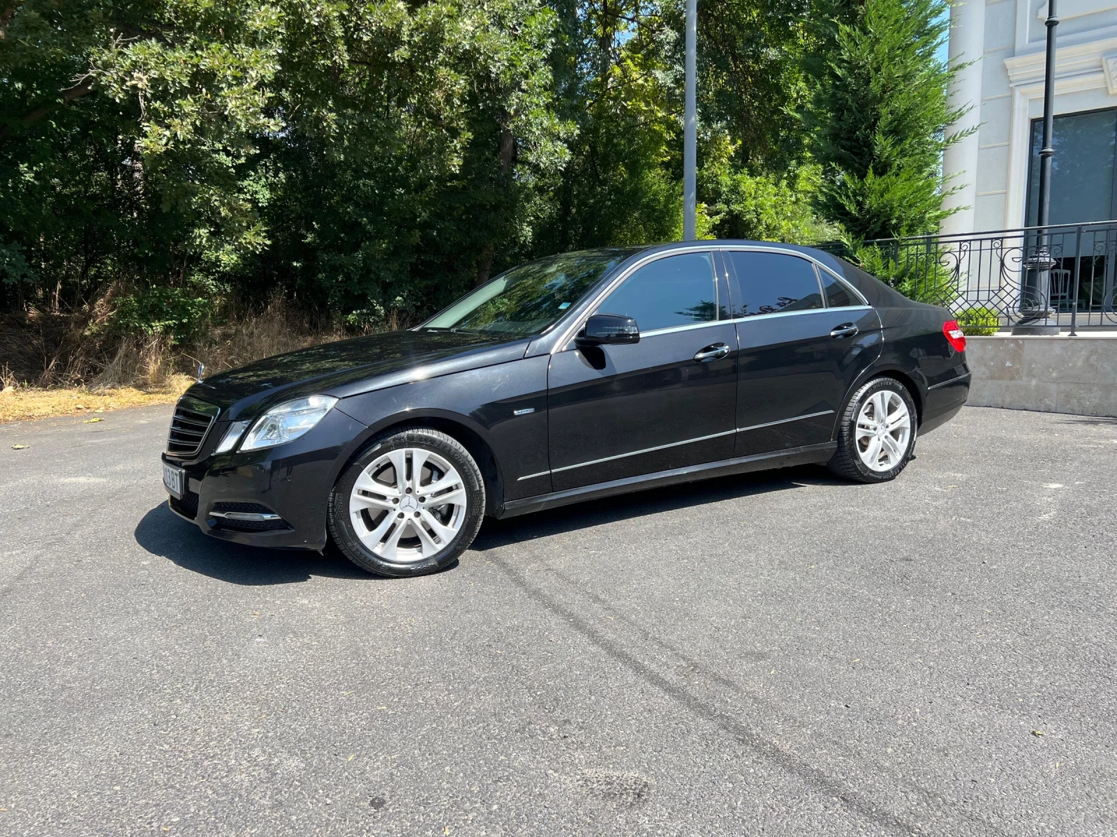 Mercedes-Benz E 350 4matic, снимка 3 - Автомобили и джипове - 55934342