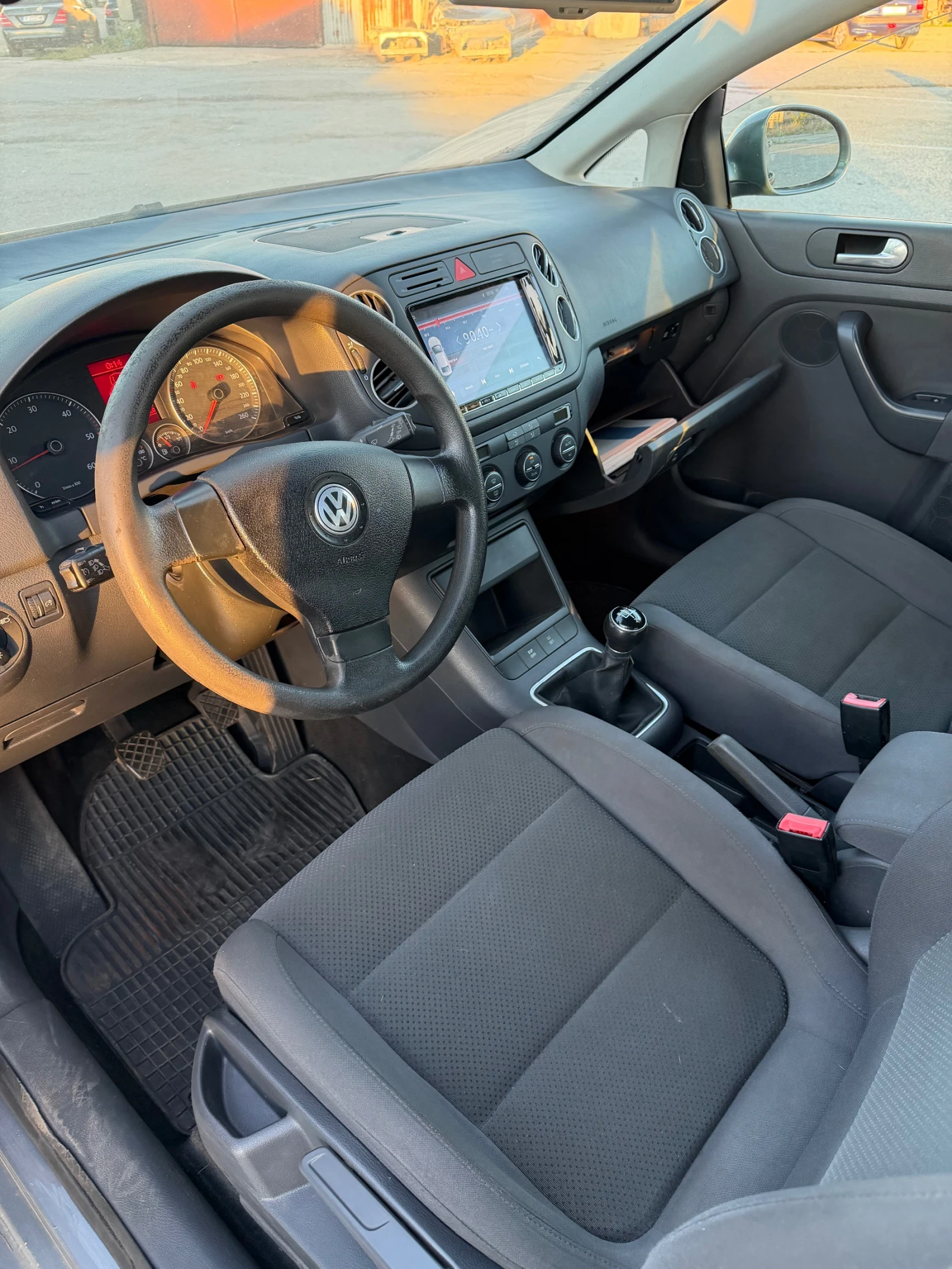 VW Golf Plus 1.9Tdi, снимка 5 - Автомобили и джипове - 55969179