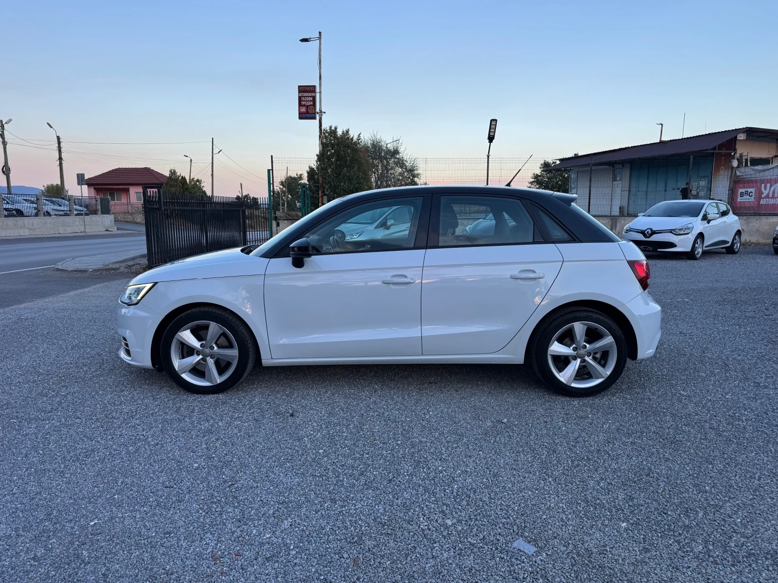 Audi A1 1.6TDI AUTOMATIC Face!! NAVI!! LED!!!, снимка 4 - Автомобили и джипове - 56011297