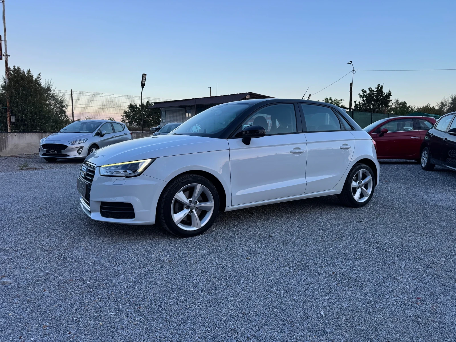 Audi A1 1.6TDI AUTOMATIC Face!! NAVI!! LED!!!, снимка 3 - Автомобили и джипове - 56011297
