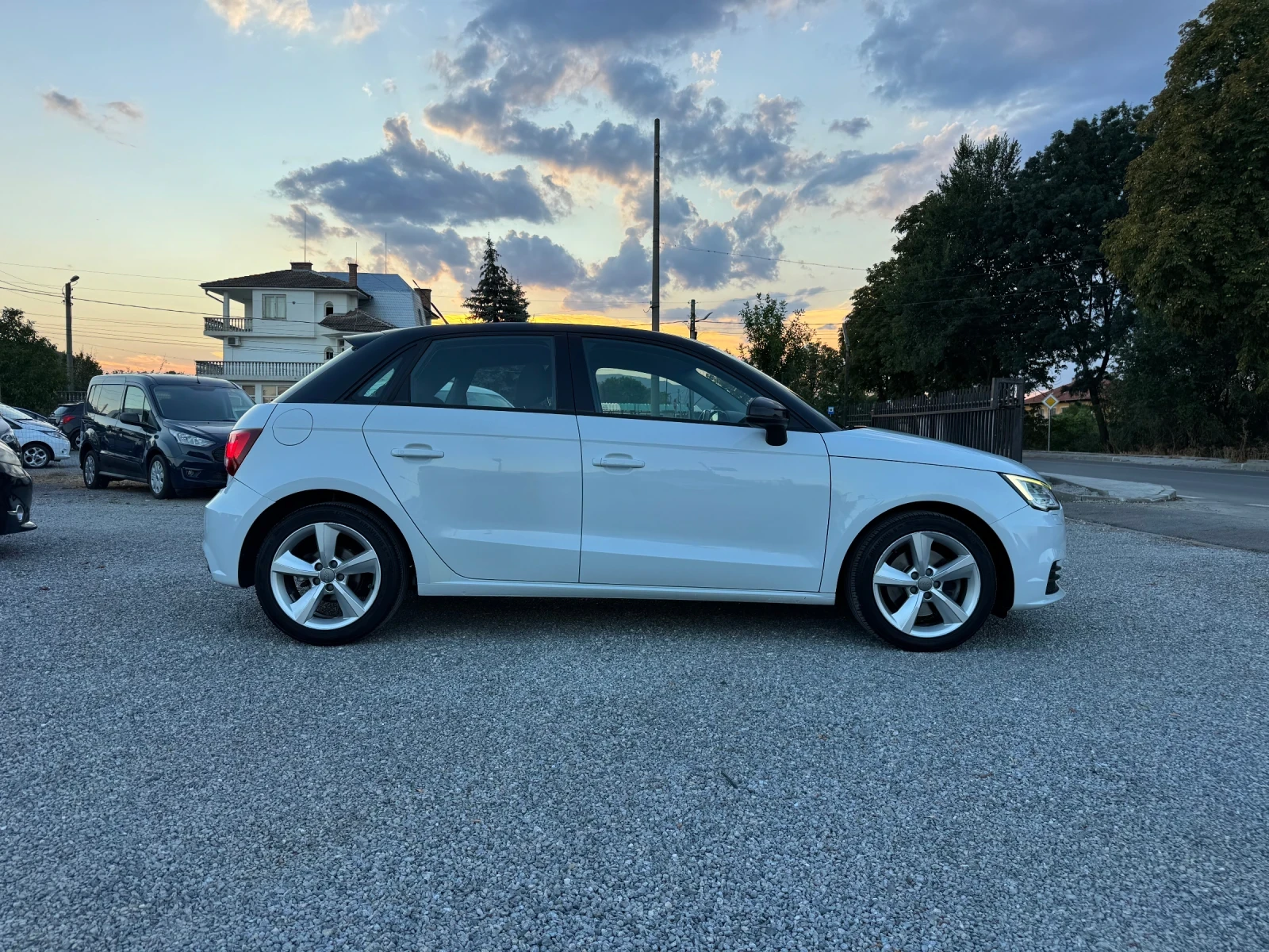 Audi A1 1.6TDI AUTOMATIC Face!! NAVI!! LED!!!, снимка 8 - Автомобили и джипове - 56011297