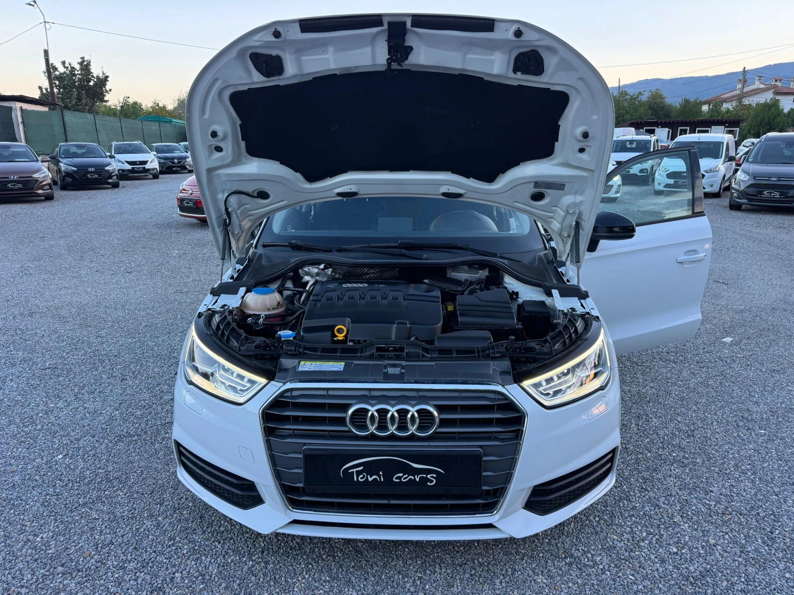 Audi A1 1.6TDI AUTOMATIC Face!! NAVI!! LED!!!, снимка 17 - Автомобили и джипове - 56011297