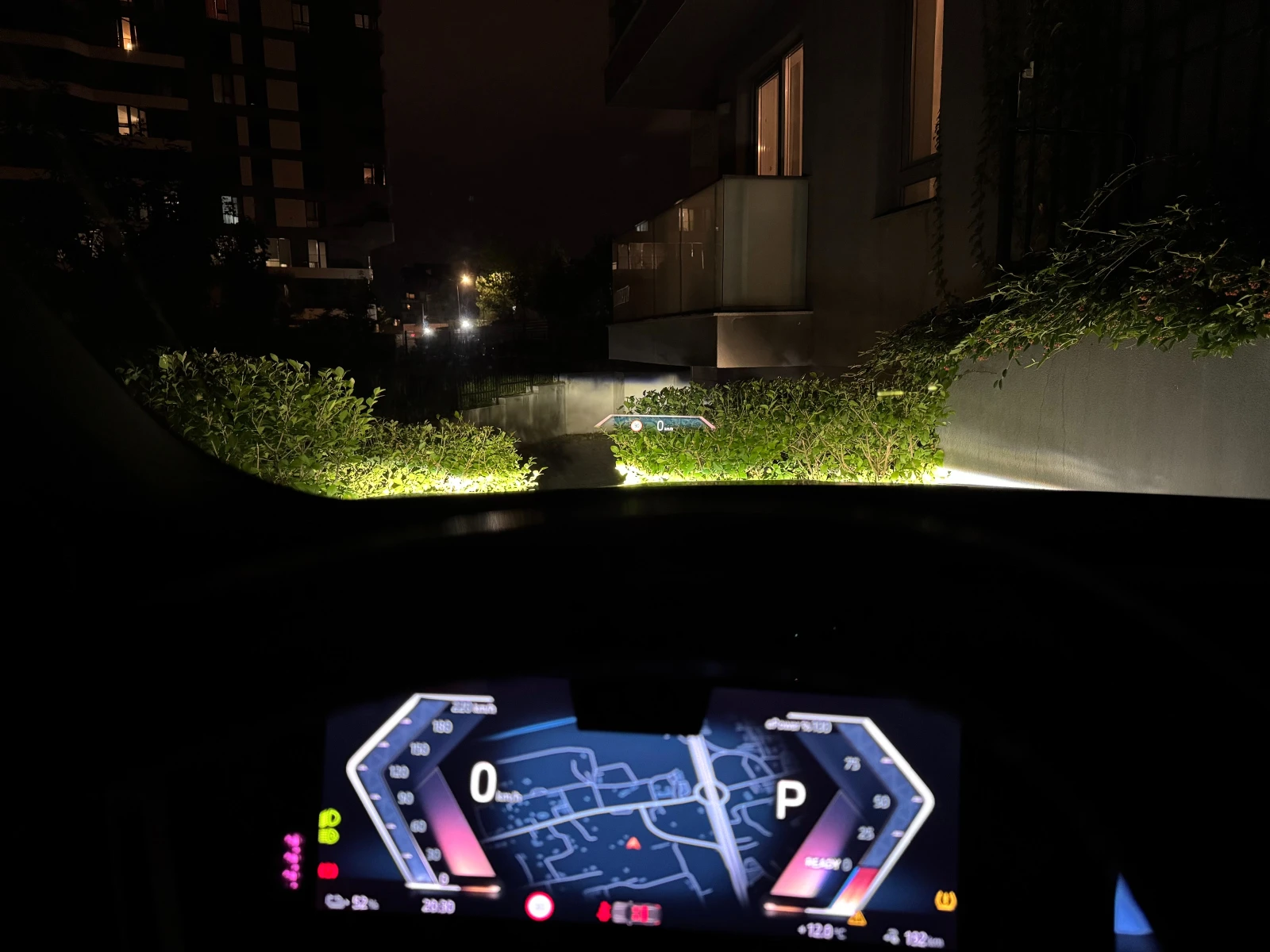 BMW iX xDrive40| ПАНО| LaserMatrix| 4WS| HUD| H/K, снимка 17 - Автомобили и джипове - 56234899