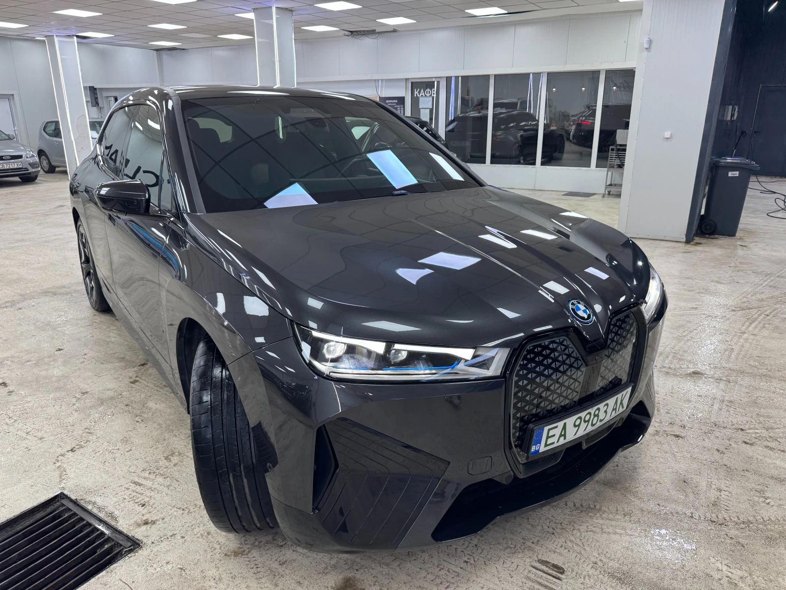 BMW iX xDrive40| ПАНО| LaserMatrix| 4WS| HUD| H/K, снимка 5 - Автомобили и джипове - 56234899