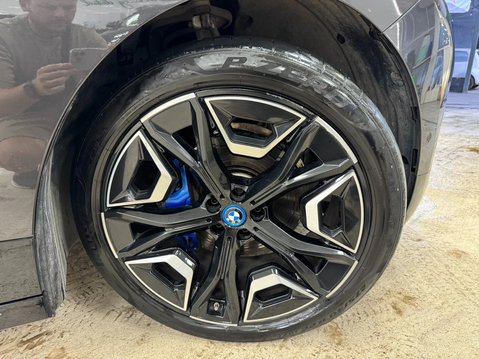 BMW iX xDrive40| ПАНО| LaserMatrix| 4WS| HUD| H/K, снимка 8 - Автомобили и джипове - 56234899