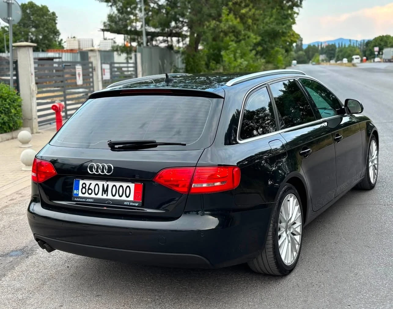 Audi A4 2.0 TDI //Регистрирана//, снимка 7 - Автомобили и джипове - 56235802
