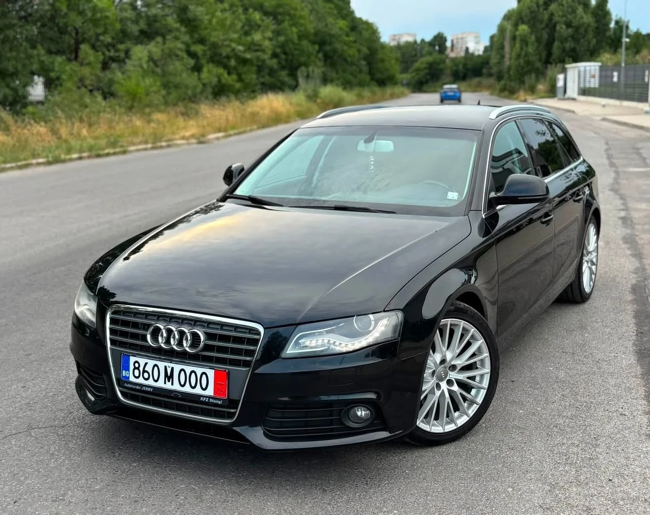 Audi A4 2.0 TDI //Регистрирана//, снимка 2 - Автомобили и джипове - 56235802