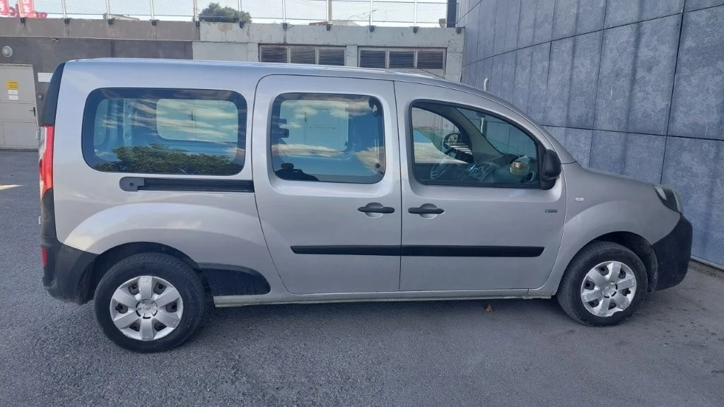 Renault Kangoo ZE 33 Maxi Electric, снимка 9 - Автомобили и джипове - 56562429