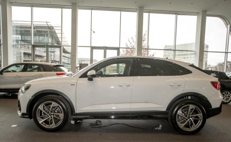 Audi Q3 Sportback 40 TDI Quattro = S-line= Гаранция, снимка 4 - Автомобили и джипове - 48157736