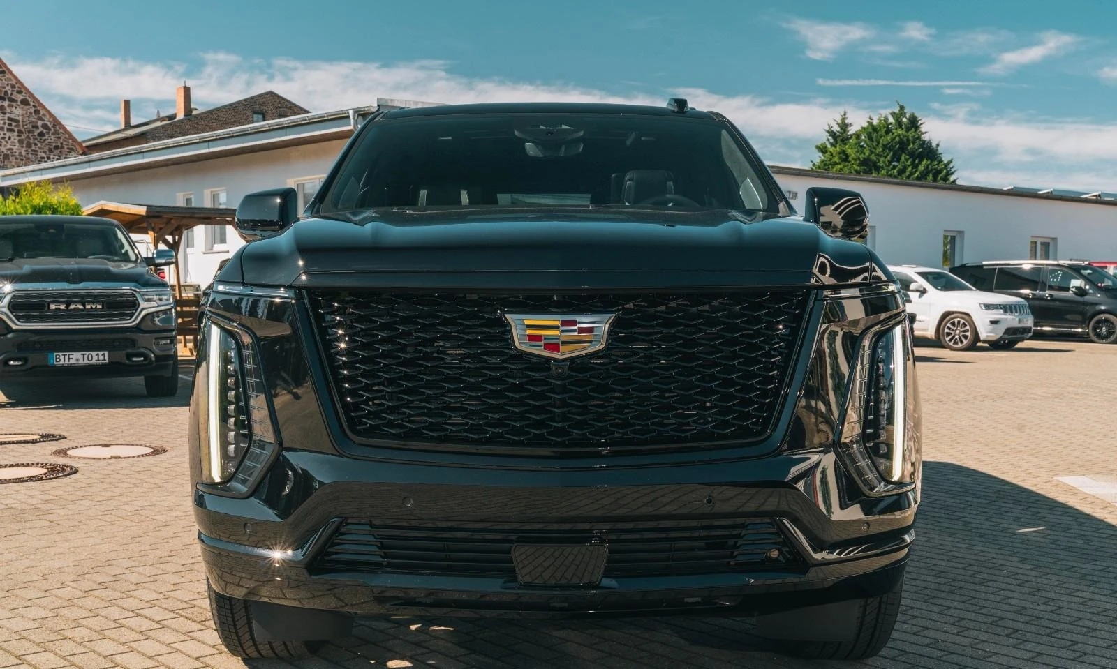 Cadillac Escalade 6.2 V8/NEW MODEL/SPORT PLATINUM/AKG/PANO/TV/360/ - изображение 2