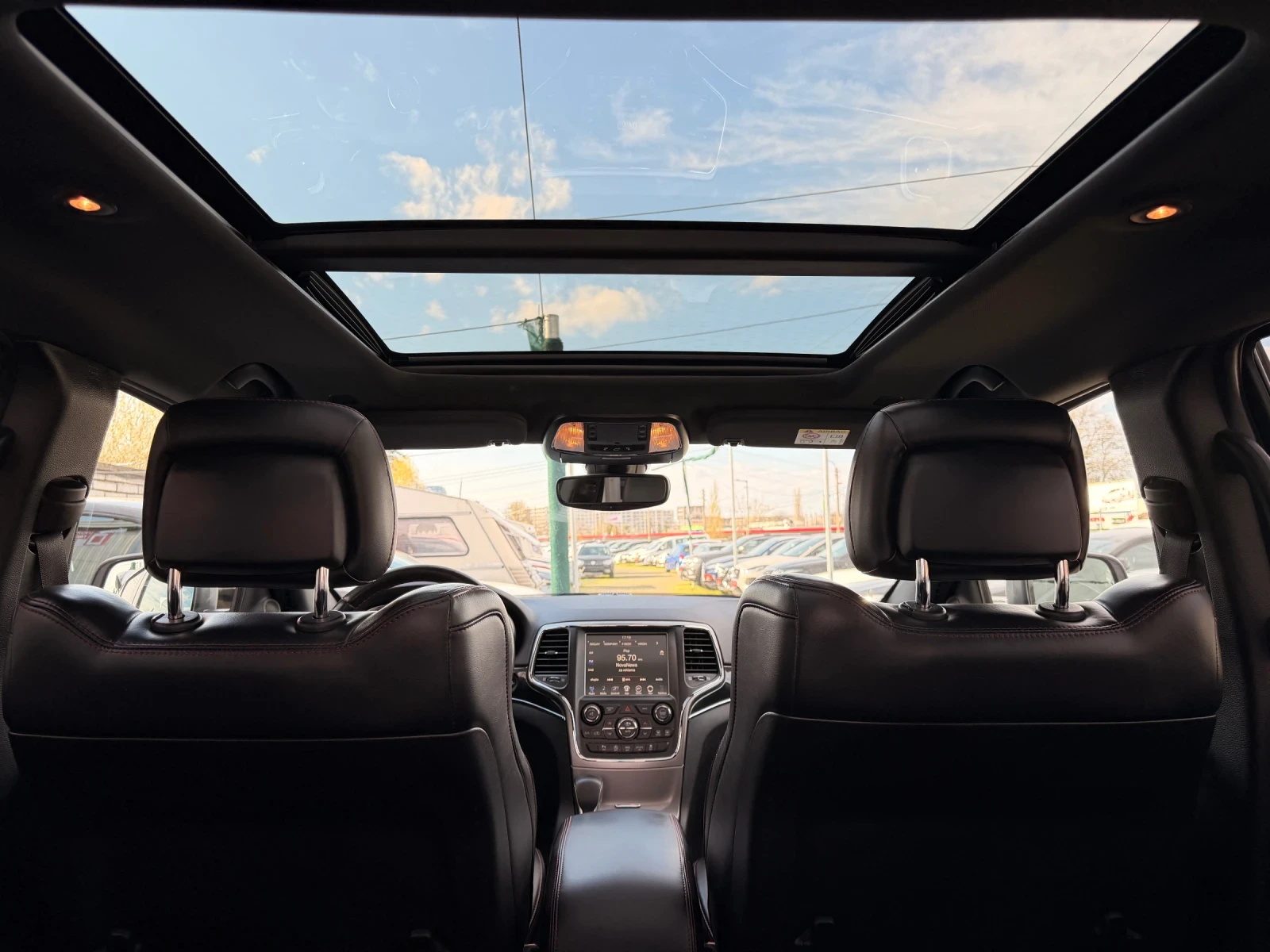 Jeep Grand cherokee Facelift-TRAIL/HAWK-ПАНОРАМА-KEYLES-ПОДГРЕВ-УНИКАТ, снимка 12 - Автомобили и джипове - 54151357