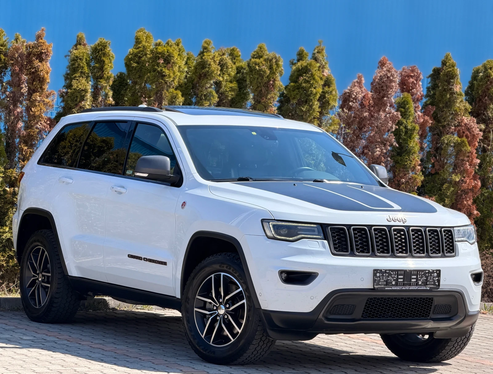Jeep Grand cherokee Facelift-TRAIL/HAWK-ПАНОРАМА-KEYLES-ПОДГРЕВ-УНИКАТ, снимка 6 - Автомобили и джипове - 54151357