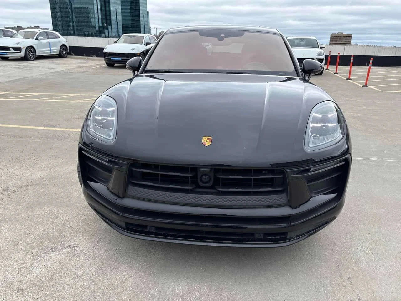 Porsche Macan T AWD/ОБДУХВАНЕ/ПАНОРАМА/ДИСТРОНИК/360 КАМЕРИ, снимка 2 - Автомобили и джипове - 54557231