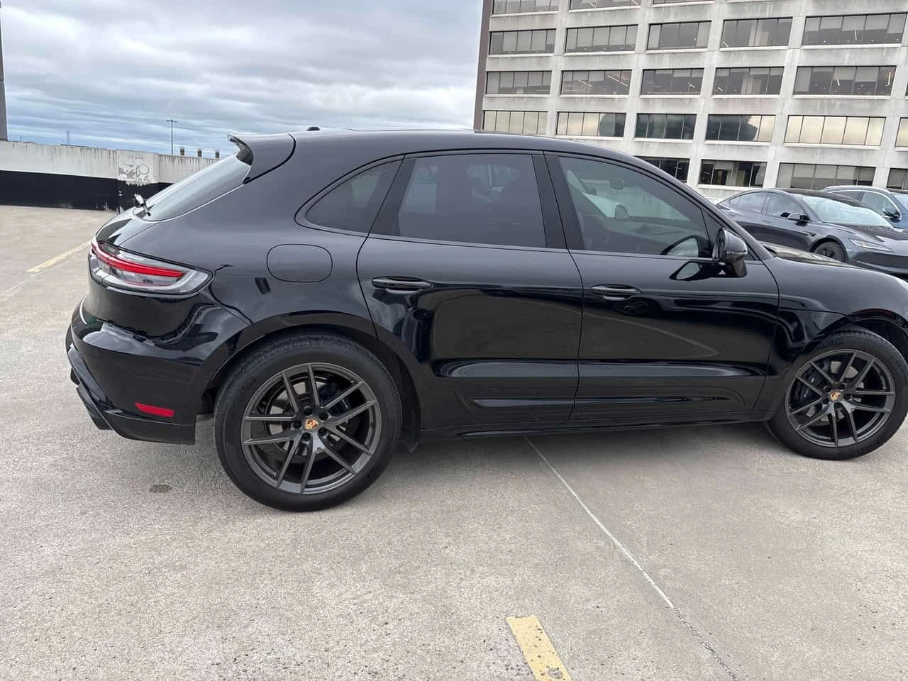 Porsche Macan T AWD/ОБДУХВАНЕ/ПАНОРАМА/ДИСТРОНИК/360 КАМЕРИ, снимка 4 - Автомобили и джипове - 54557231