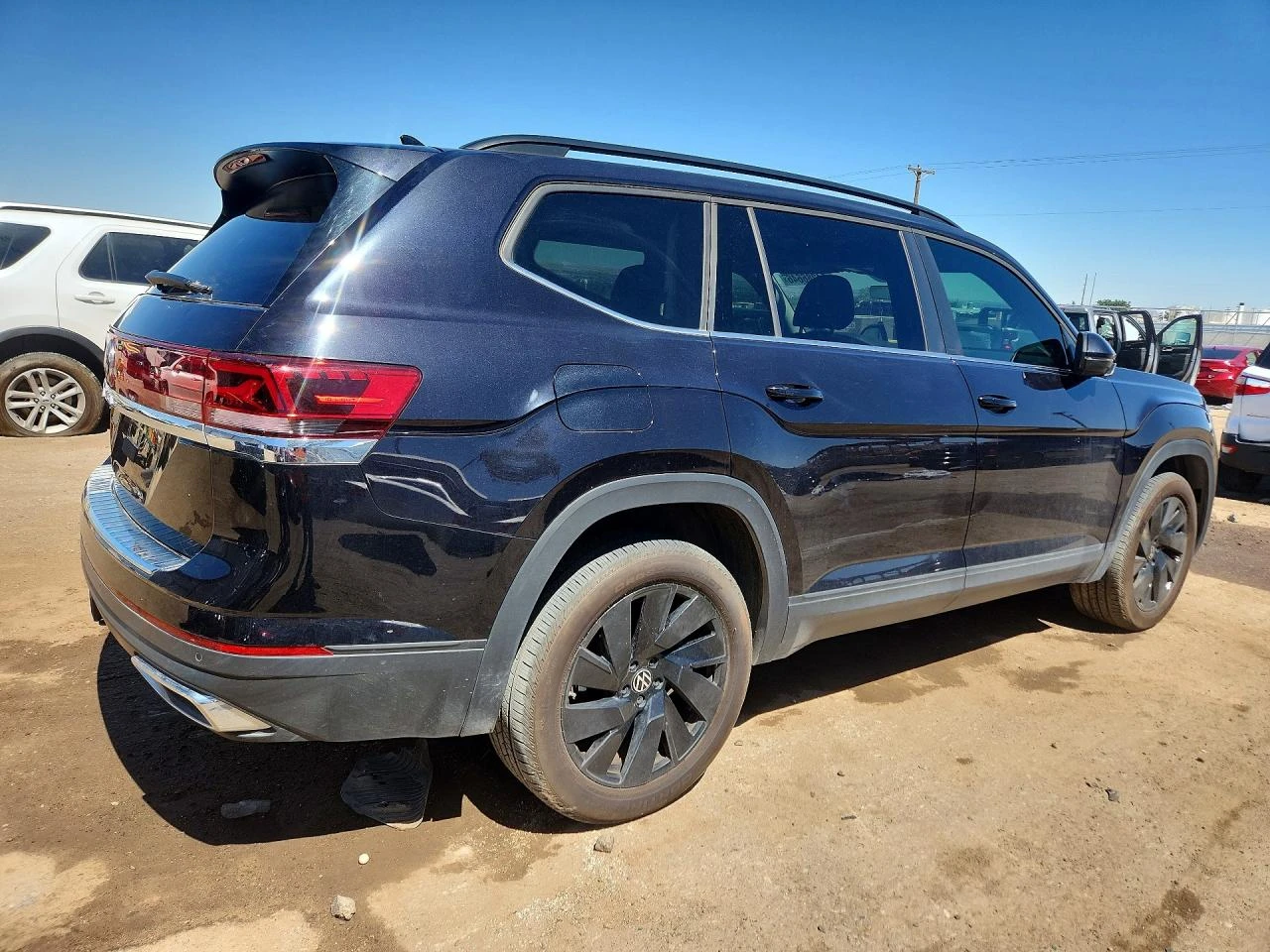 VW Atlas SE FWD, снимка 3 - Автомобили и джипове - 55059341