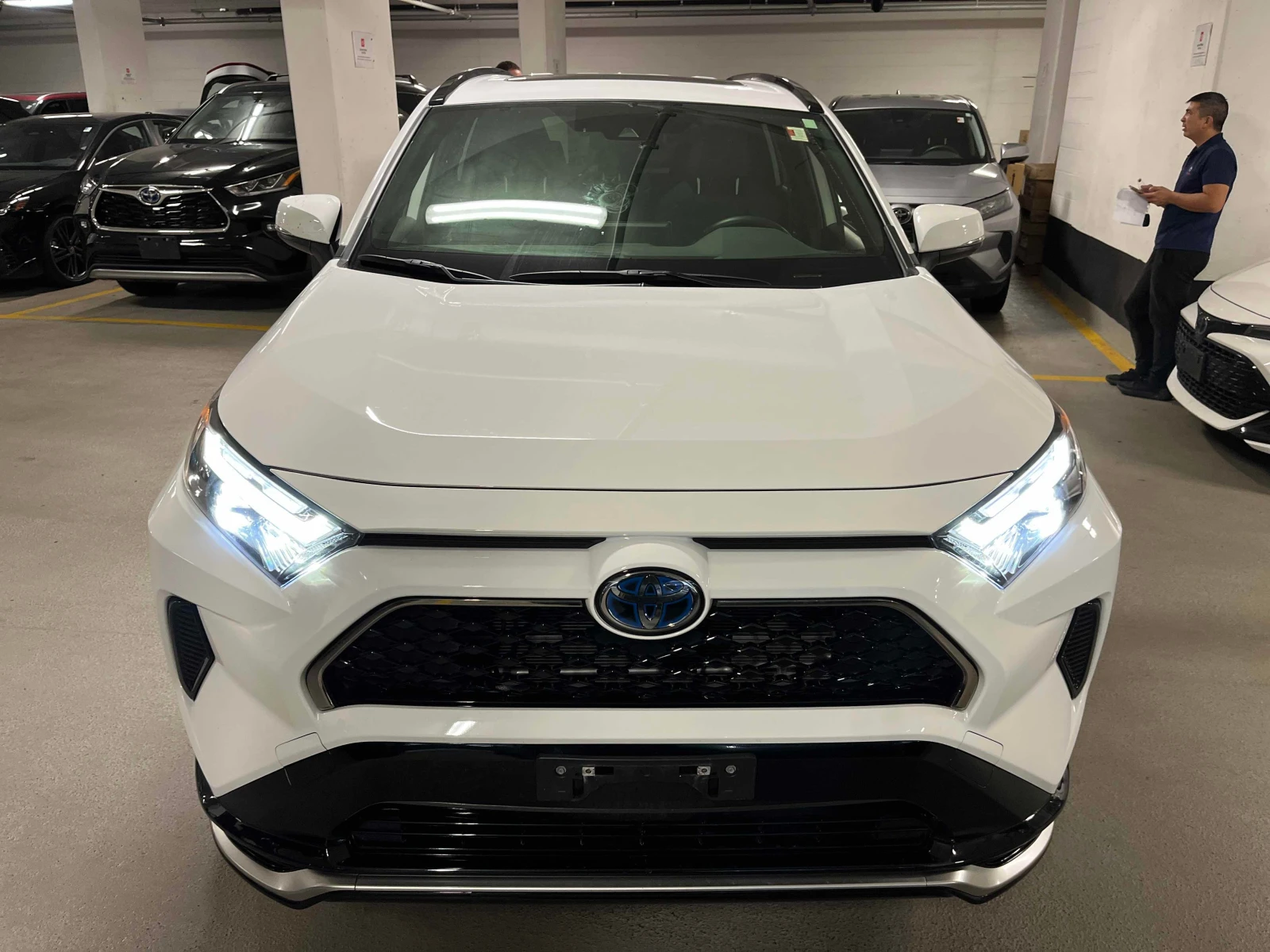 Toyota Rav4 * AWD * CARFAX * ОПЦИЯ ЗА ФИНАНСИРАНЕ, снимка 17 - Автомобили и джипове - 55983876