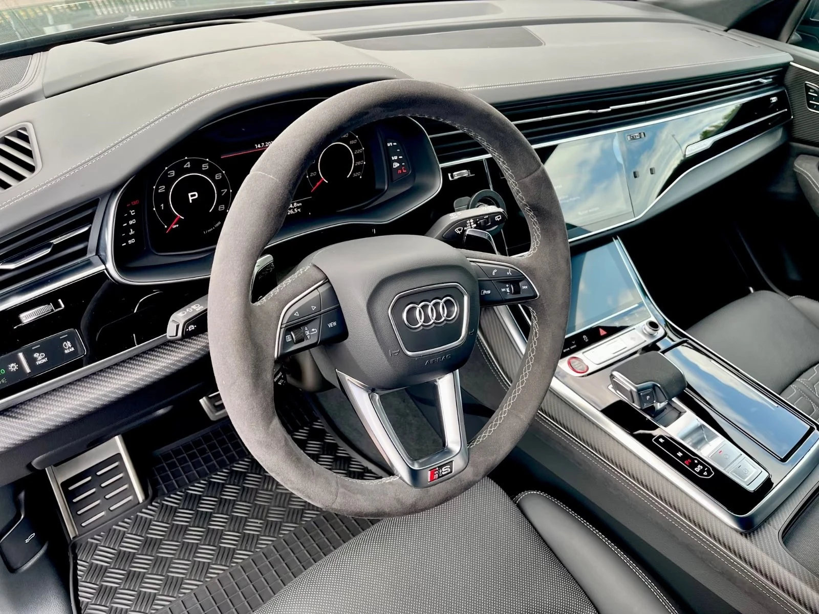 Audi RSQ8 PERFORMANCE / CERAMIC / CARBON / BLACK OPTIC/ PANO, снимка 10 - Автомобили и джипове - 56020161