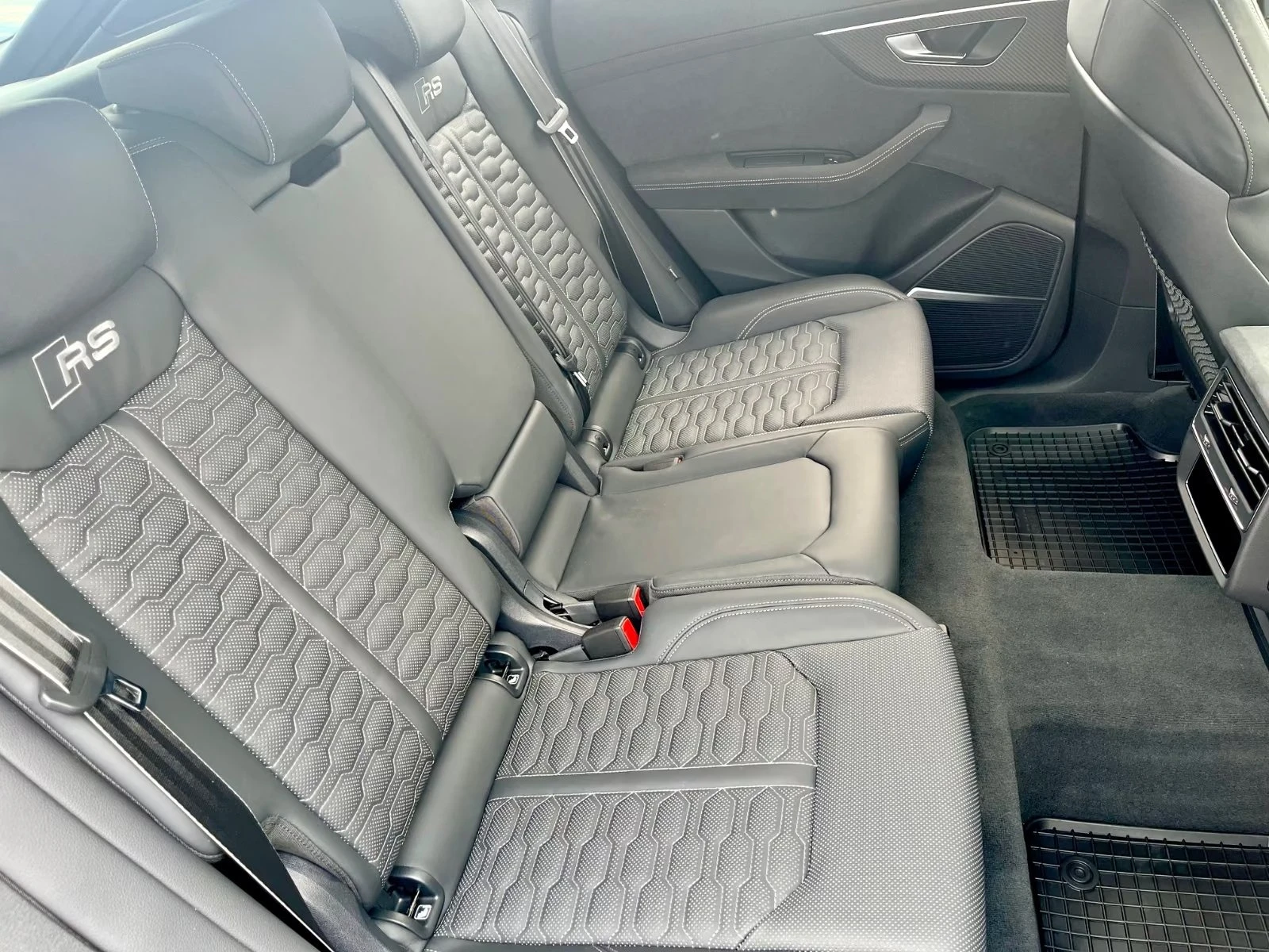 Audi RSQ8 PERFORMANCE / CERAMIC / CARBON / BLACK OPTIC/ PANO, снимка 16 - Автомобили и джипове - 56020161